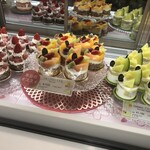 新宿高野 - ショーケース