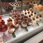 新宿高野 - ショーケース２