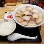 喜多方ラーメン 坂内 - 全体図。