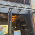 Stripsteak Waikiki - 