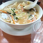 幸楽苑 - 息子は野菜味噌ラーメン✨すぐ撮影したかったけど携帯5分位フリーズしちゃって…麺伸びるので中途です( ノД`)息子は苦手な食材先に片付けるタイプで、キクラゲは既にナシ(^^;おいしいのに…