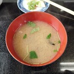 Imoya - お味噌汁は若芽と三つ葉