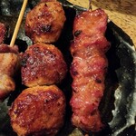 秋元屋 - 自家製つくね(みそ)(220円)、かしら(みそ)(154円)