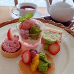 Afternoon Tea TEAROOM - お花見アフタヌーンティーセット (2200円)