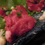 炭火焼酒亭ローリンストーン - エゾ鹿刺３点盛り　ズームアップ