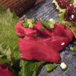 炭火焼酒亭ローリンストーン - エゾ鹿刺３点盛り　ズームアップ