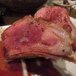 炭火焼酒亭ローリンストーン - 名物／豪州産骨付きラムロース　ズームアップ