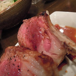 炭火焼酒亭ローリンストーン - 名物／豪州産骨付きラムロース　ズームアップ