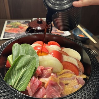 女性人気No１【地鶏トマトすき焼き～モッツァレラチーズ添え】