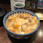 ぎたろう軍鶏 炭火焼鳥 たかはし - 炭火で焼かれた鶏肉と半熟トロトロの卵をご賞味あれ