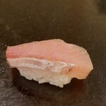 菊水鮓 - ブリのヅケ