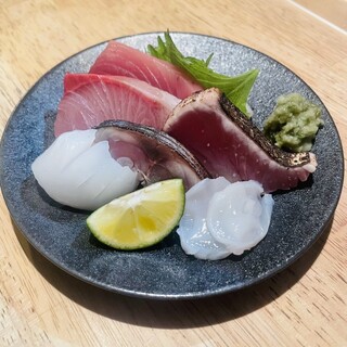 Directly delivered from the central wholesale market! Assortment of 7 types of sashimi!