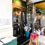 chiisanamachinoshokudoukafemisuthi- - 2Fのお店玄関