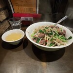 麺飯店 俵飯 - 国産生ハツとニラもやしの塩炒め飯(並の中)(YouTube特典で肉増し)