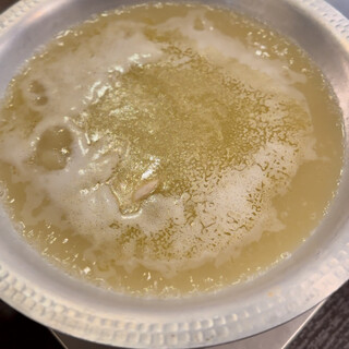 澄んだ黄金スープが生み出される理由