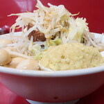 ラーメン二郎 - ラーメン少なめ＋ニンニク少し＋ショウガうずら
