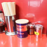 ラーメン二郎 - 卓上調味料