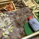 新羅ガーデン - 牛カルビ&牛タン弁当