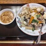 Ro ran - うずら卵たっぷり中華丼　880円