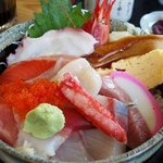 寿司吉 - メインの海鮮丼
