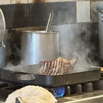 La Stalla - カウンターで眺められるステーキ