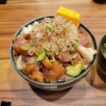 サカナキュイジーヌ・リョウ - まかない丼（1550円）ライス大盛り（100円）