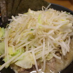 Ramen Shiryuu - トッピング野菜を入れて