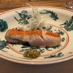 温石 - ⑭炭火焼き金目鯛(静岡県焼津産、サスエ前田魚店)、実山椒醤油ソース