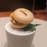 スガラボヴィー - 釧路雲丹　末富最中。雲丹は甘みが主体。シソと一緒に頂くことで、爽やかさも加わります。