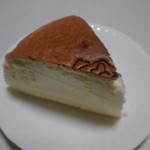 りくろーおじさんの店 - チーズケーキカット