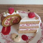 喫茶 tameiki - 別の日：いちごのフレジエロール820円、いちごのショートケーキ720円✨ピスタチオ生地にクリームムースリーヌが入ったロールケーキと、美しいピンクの生クリームと ほんのりカモミール香るショートケーキ♪