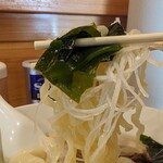 喜多方 満喜 - ワカメがトッピング