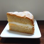 喫茶 tameiki - 別の日：テイクアウトしたレモンのヴィクトリアケーキ680円✨爽やかで甘酸っぱいレモンカードとジャム。バタークリームも最高に合います♪