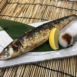 Salt-grilled large sardines