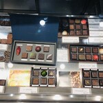 Chocolaterie&Bar ROND-POINT by Hirofumi Tanakamaru - 