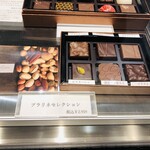 Chocolaterie&Bar ROND-POINT by Hirofumi Tanakamaru - 