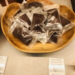 Chocolaterie&Bar ROND-POINT by Hirofumi Tanakamaru - 