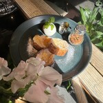 Aoyama Flower Market TEA HOUSE - スイートピー舐めのフレンチトースト