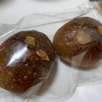 Musshu Pieru - アーモンドスライスがのったパン