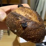 ムッシュ・ピエール - レーズンとナッツのパン