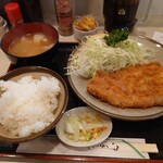 丸和 - とんかつ定食