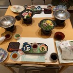 レストラン 鶴翔 - 料理写真:すでに何品かが、カタパルトへ(・・?)