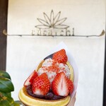 由布院 鞠智 - 福岡県産あまおうのモンブランどら焼き　1,290円
      (食べ歩き)