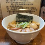 麺処 びぎ屋 - 醤油らーめんチャーシュー増し・
            半熟味付玉子