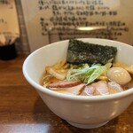 麺処 びぎ屋 - 醤油らーめんチャーシュー増し・
      半熟味付玉子