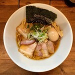 麺処 びぎ屋 - 醤油らーめんチャーシュー増し・
            半熟味付玉子