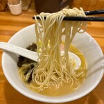博多水炊きらーめん うかんむり - 麺リフト