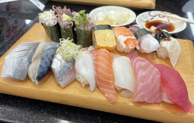 ジャンボおしどり寿司 アクロスプラザ東神奈川店 - 大口/回転寿司