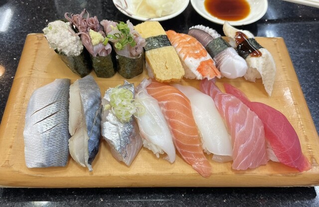 ジャンボおしどり寿司 アクロスプラザ東神奈川店 - 大口/回転寿司