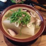 丑寅 - 鶏と大根の昆布塩にんにく煮３５０円。スープが美味しいんです。